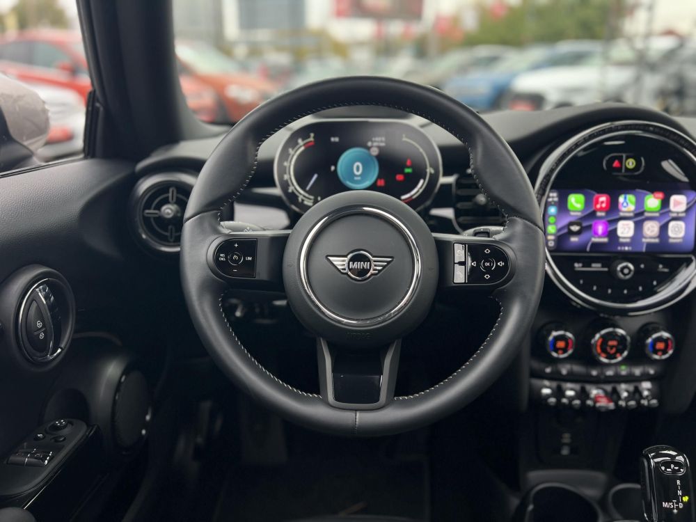 MINI MINI 1.5 Cooper DKG 31e km. panoráma tető. CarPlay
