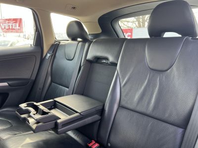 VOLVO XC60 2.4 D DRIVe Momentum Frissen szervizelt. magasan felszerelt. vezérlés cserélve!