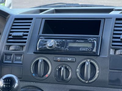 VOLKSWAGEN TRANSPORTER 2.5 TDI Mixto 'D.kab' AXE motorkód. vonóhorog. klíma. tetőcsomagtartó. 2 gyári kulcs!