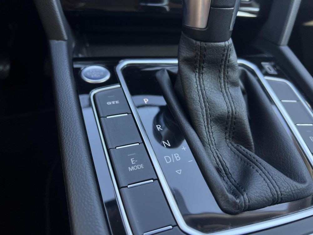 VOLKSWAGEN PASSAT VIII Variant 1.4 TSI GTE Plug-In-Hybrid DSG 97e km. LED Távtartó Carplay Ülésfűtés Kamera 2 töltőkábel!