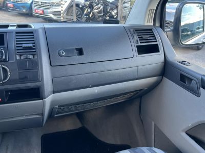 VOLKSWAGEN TRANSPORTER 2.5 TDI Mixto 'D.kab' AXE motorkód. vonóhorog. klíma. tetőcsomagtartó. 2 gyári kulcs!