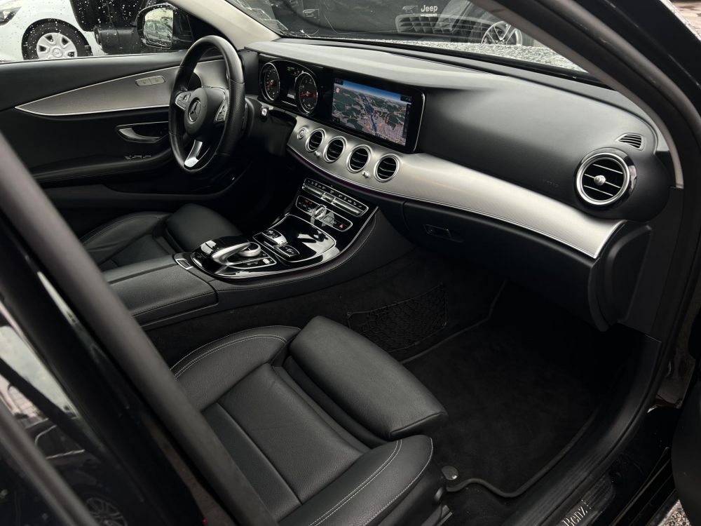 MERCEDES-BENZ E 350 e 9G-TRONIC 150e km. Bőr belső. kamera. frissen szervizelt