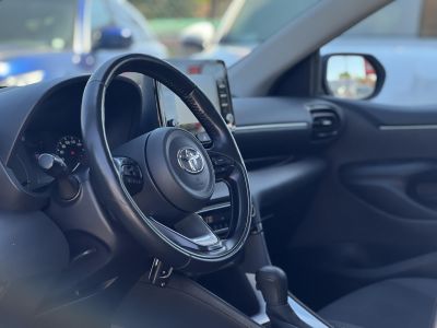 TOYOTA YARIS 1.5 Hybrid Executive e-CVT 103e km. LED fényszórók. táblafelismerő. ülésfűtés. kamera. digitklíma!