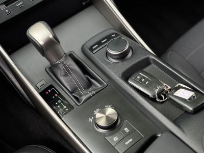 LEXUS IS 300h Comfort Leather&Navigation (Automata) Hybrid garancia Márkaszervizelt! Gyári fényezés. Téli-nyári gumi garnitúra!
