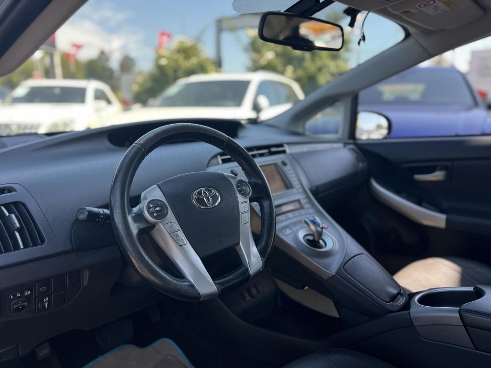 TOYOTA PRIUS PLUG-IN
