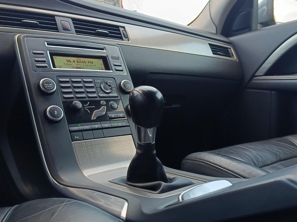 VOLVO V70 2.0 D [D3] Momentum Napfénytető Klíma Tempomat Bluetooth Bőr belső!