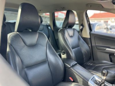 VOLVO XC60 2.4 D DRIVe Momentum Frissen szervizelt. magasan felszerelt. vezérlés cserélve!