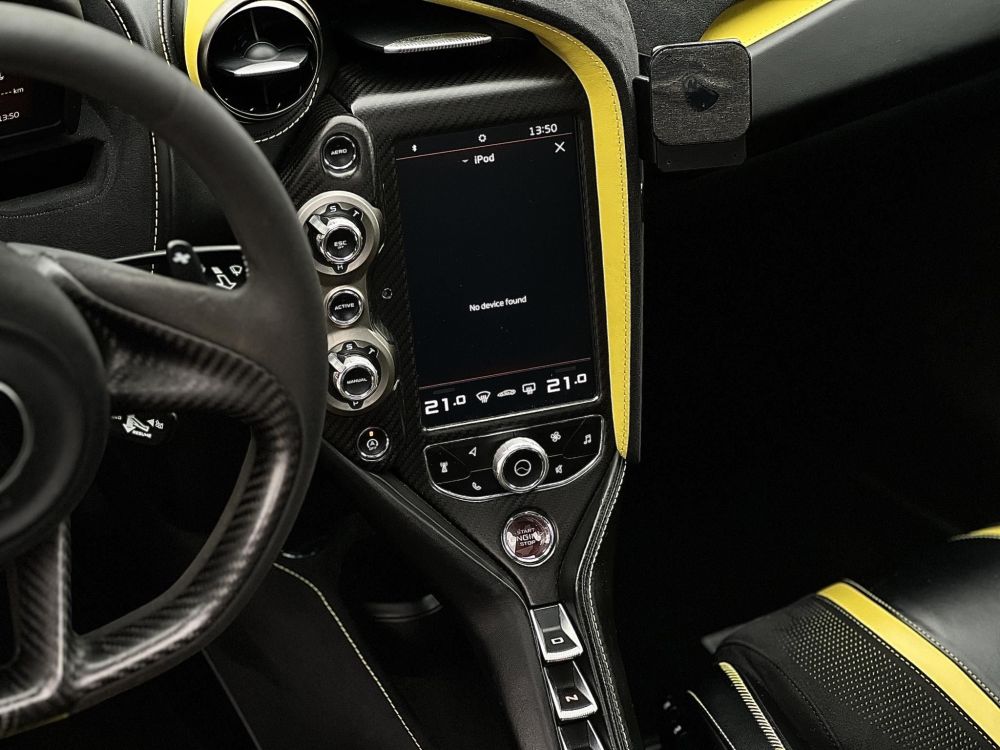 MCLAREN 720S Alcantara belső. carbon pack. Bowers&Wilkins hangrendszer