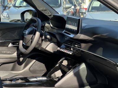 PEUGEOT 2008 1.2 Hybrid Allure e-DCS6 6e km. 360 kamera. Drive assist csomag. Keyless-Go