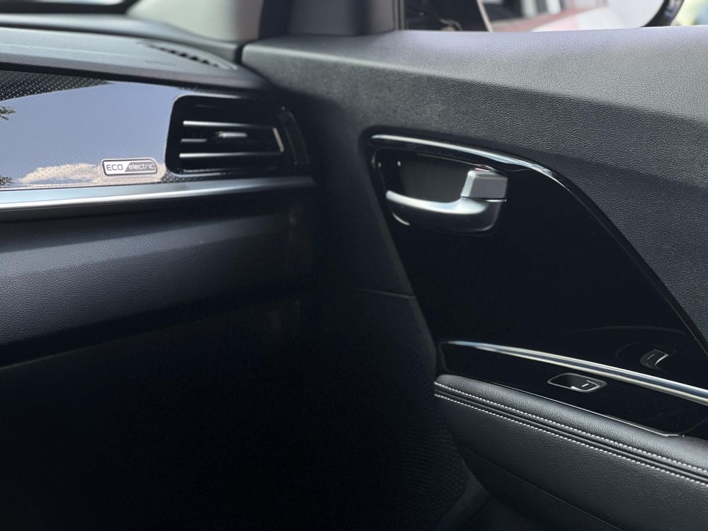 KIA NIRO e-Niro 39kWh Silver 73e km. távtartó. sávtartó. ülésfűtés. félbőr. CARPLAY!