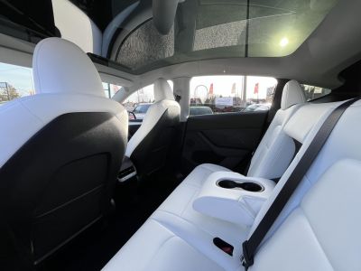 TESLA MODEL Y Performance AWD (Automata) 80e km. Fehér belső. FSD. AMD Ryzen. 2 gumigarnitúra. Garanciális!