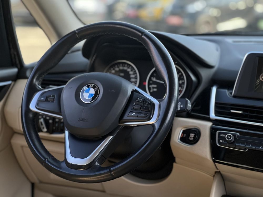 BMW 218i Advantage (Automata) Active Tourer. M.o.-i. vajbőr belső. ülésfűtés. keyless. Wallis szerviz