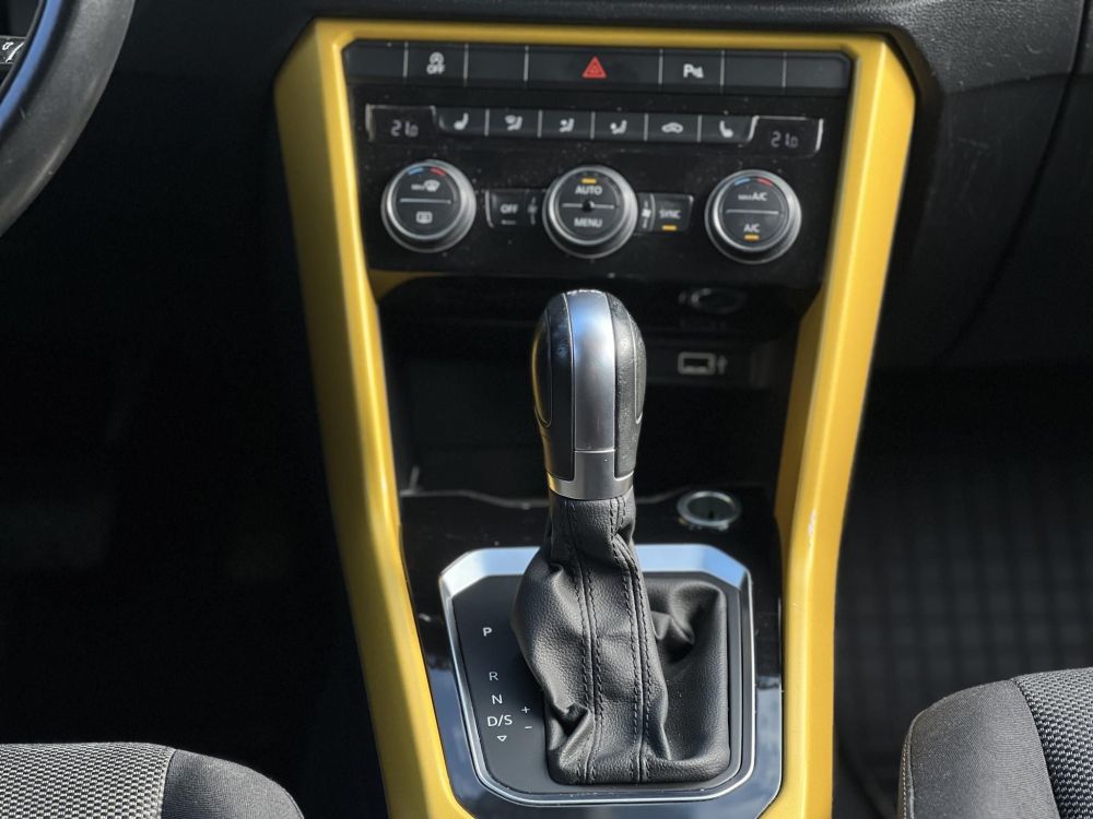 VOLKSWAGEN T-ROC 1.5 TSI ACT Style DSG 140e km. M.-o.i. távolságtartó. sávtartó. navigáció. ülésfűtés. CARPLAY!