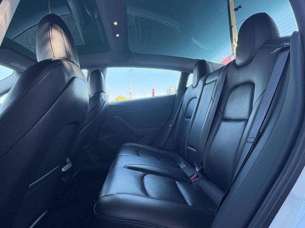 TESLA MODEL 3 Standard Range Plus Aut 62e km. mátrix LED. hőszivattyú. garanciális. premium hifi!