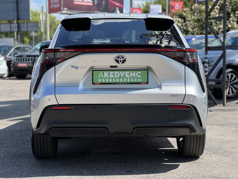 TOYOTA BZ4X Executive AWD 15e km. JBL. magas felszereltség!