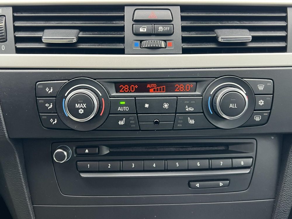 BMW 325i (Automata) Xenon Tempomat Ülésfűtés Bluetooth Navi PDC