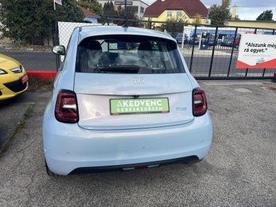 FIAT 500 500e La Prima 42kWh (Automata) Magyar.o-i.Klíma Tempomat Bluetooth Carplay 37e km!