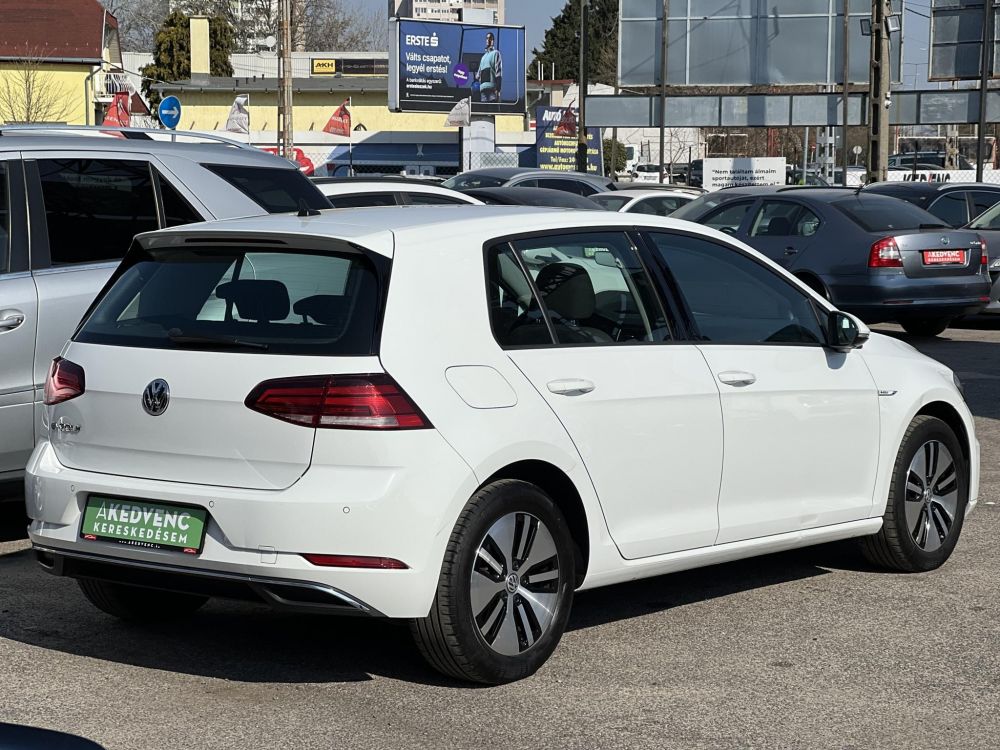 VOLKSWAGEN GOLF VII e-Golf Edition 120e km. 230km hatótáv. 2 töltő kábel. CARPLAY!