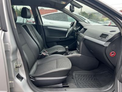 OPEL ASTRA H Caravan 1.8 Cosmo M.o.-i. Klíma Tempomat Tolatóradar!