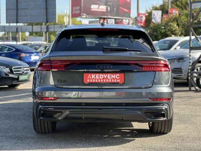 AUDI Q8 50 TDI quattro Tiptronic ic 77e km. M.o.-i. márkaszervizelt előélet. téli-nyári kerék szett!