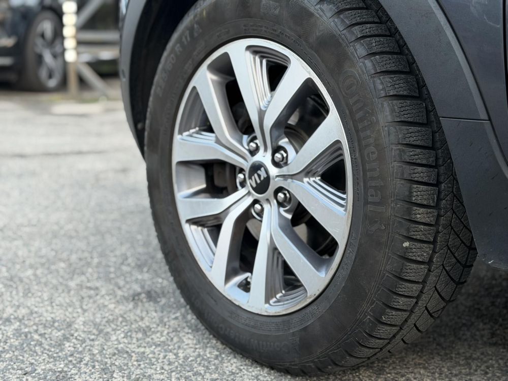 KIA SPORTAGE 2.0 CRDi LX 4x4 (Automata) Magasan felszerelt. Difizár. Téli-nyári gumi garnitúra!