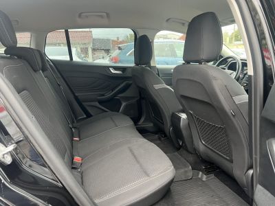 FORD FOCUS 1.0 EcoBoost Connected M.o.-i. 1.tul. Márkaszervizelt!