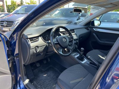SKODA OCTAVIA Combi 1.4 TSI Ambition 168e km. Tempomat Digitklíma Végig vezetett szervizkönyv!
