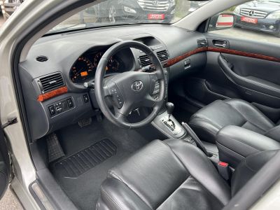 TOYOTA AVENSIS 2.0 Sol Executive (Automata) Tempomat Digitklíma Ülésfűtés Bőr Téli-nyári gumi!