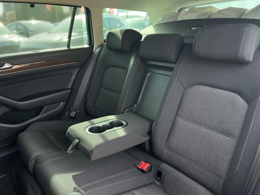 VOLKSWAGEN PASSAT VIII Variant 2.0 TDI BMT Comfortline DSG M.o.-i. LED. CARPLAY. rendszeresen karbantartott!
