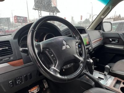 MITSUBISHI PAJERO 3.2 DI-D Instyle Navi (Automata) Xenon Bőr belső 7 személyes Tempomat Bluetooth Navi