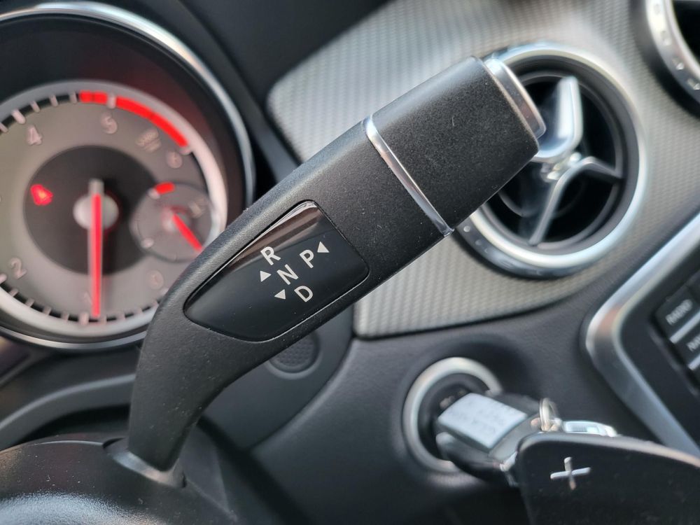 MERCEDES-BENZ GLA 180 d Style 7G-DCT M.o.-i. Bi-xenon Tempomat PDC Ülésfűtés Megkímélt! Szervizelt!