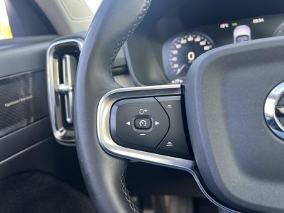 VOLVO XC40 2.0 [B4] MHEV R-Design Geartronic M.o.-i. 1.tul. Márkaszervizelt. Panorámatető Harman/Kardon Carplay Memória