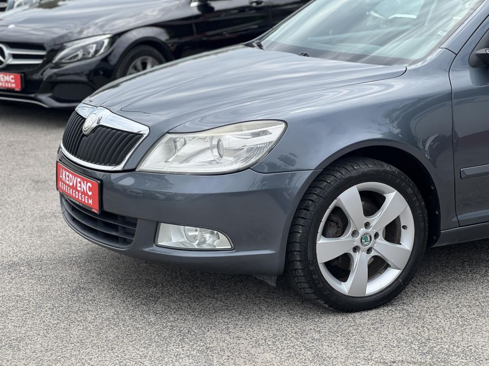 SKODA OCTAVIA Combi 2.0 TDI Ambiente DSG Tempomat Ülésfűtés Bluetooth Navigáció!
