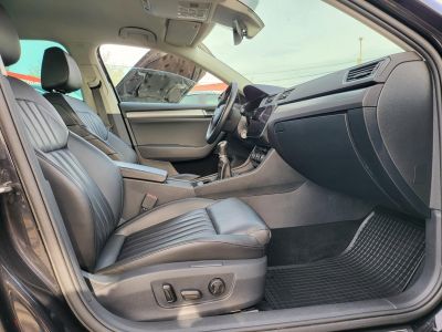 SKODA SUPERB Combi 2.0 TDi SCR Style LED Navi Tempomat Kamera Memória Ülésfűtés Bőr Vonóhorog Carplay