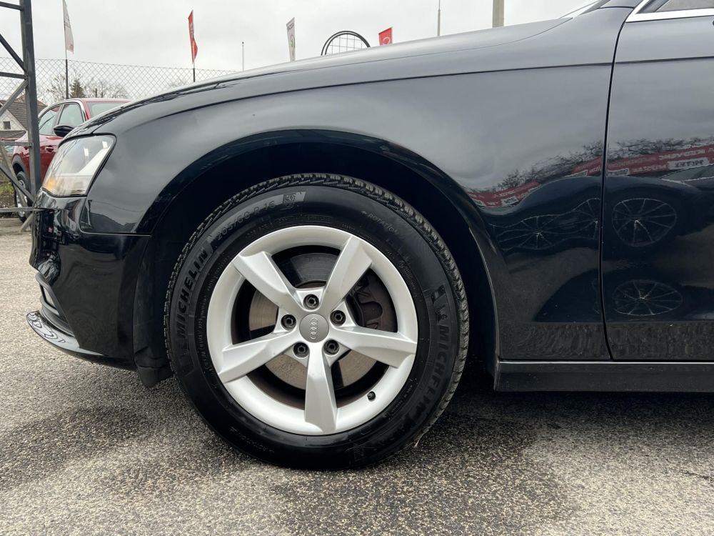 AUDI A4 2.0 TDi Klíma Tempomat Bluetooth 142e km!