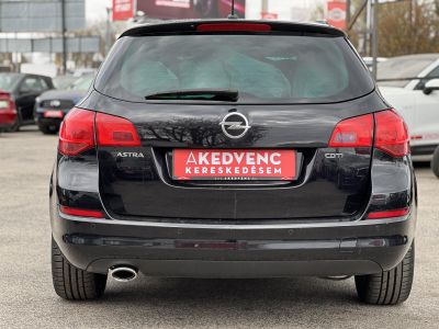 OPEL ASTRA Sports Tourer 2.0 CDTI Sport Tempomat Digitklíma Tolatóradar Multikormány Ülésfűtés