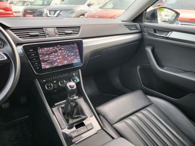 SKODA SUPERB Combi 2.0 TDi SCR Style LED Navi Tempomat Kamera Memória Ülésfűtés Bőr Vonóhorog Carplay