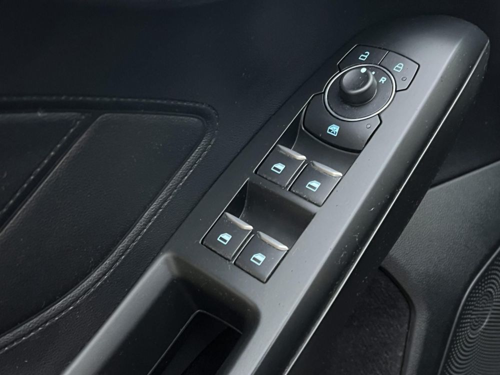 FORD FOCUS 1.0 EcoBoost Connected M.o.-i. 1.tul. Márkaszervizelt! Carplay