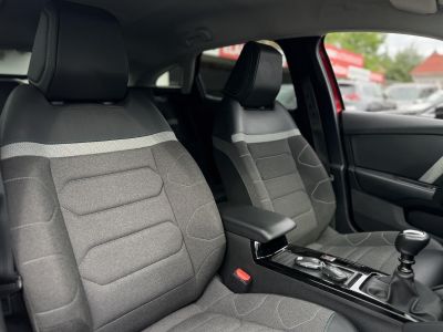 CITROEN C4 1.2 PureTech Feel Plus M.o.-i. 1.tul. 61e km. 360 kamera. HUD. Vonóhorog!