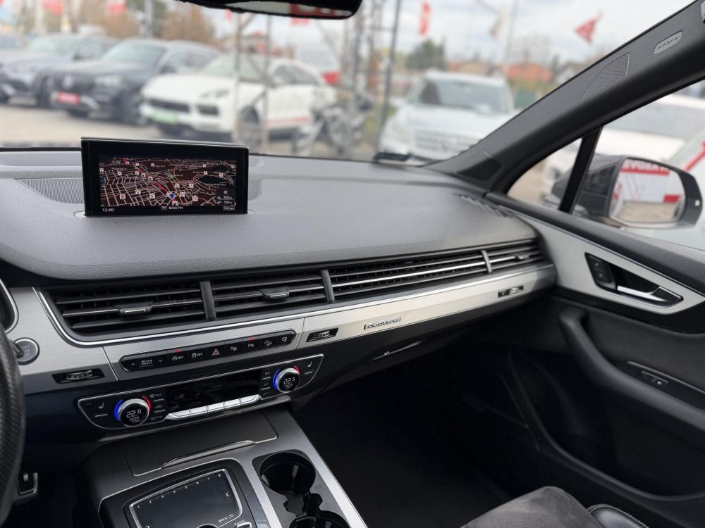AUDI Q7 3.0 V6 TDI quattro Tiptronic ic [7 személy] S-line M.o.-i. BOSE. virtual cockpit. kamera. keyless. holttér