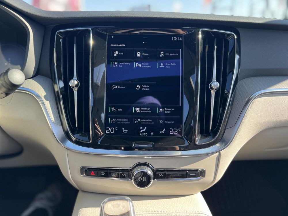 VOLVO S60 2.0 [T8] Recharge Inscription AWD Geartronic 27e km. M.o.-i. garanciális. márkaszervizelt. harman/kardon. ZÖLD rendszám!