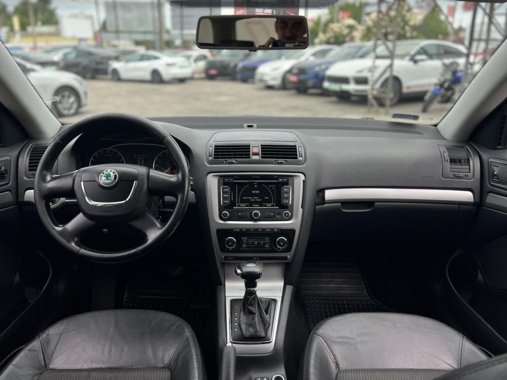 SKODA OCTAVIA Combi 2.0 TDI Ambiente DSG Tempomat Ülésfűtés Bluetooth Navigáció!