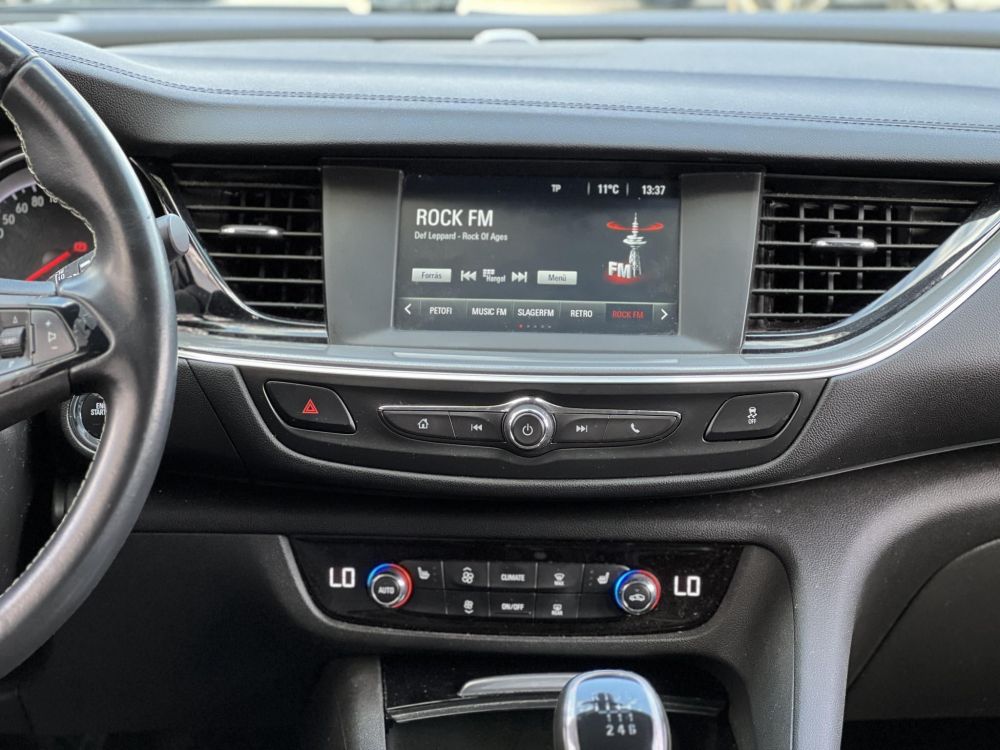 OPEL INSIGNIA Sports Tourer 1.5 Edition Start Stop M.o.-i. sérülésmentes. 4 évszakos gumik. CARPLAY!