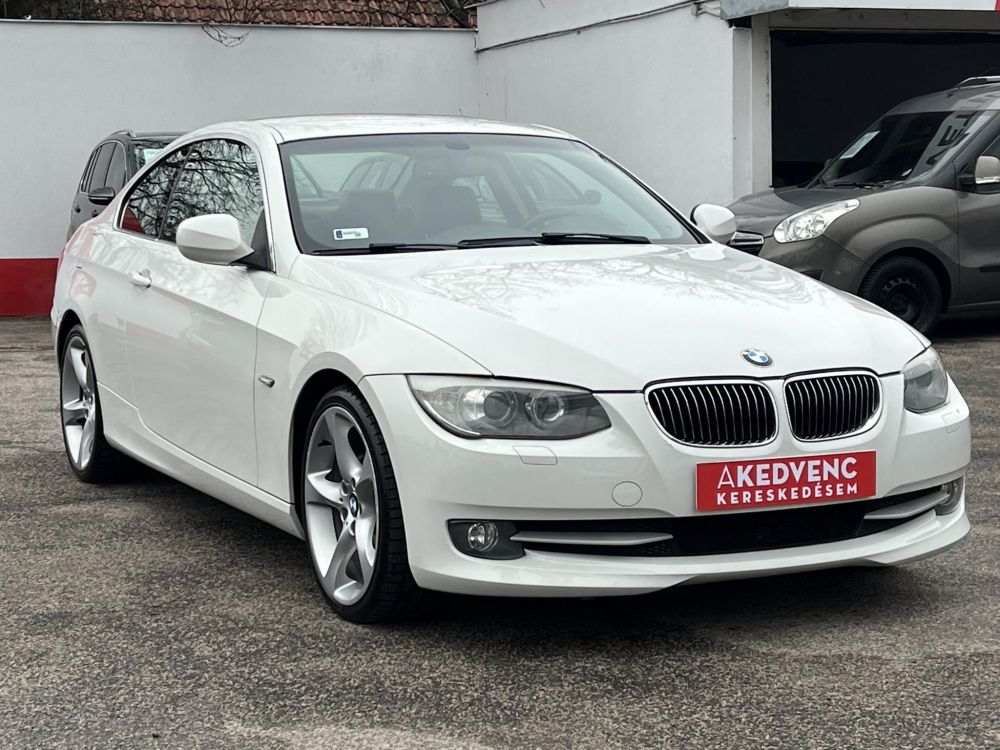 BMW 325i (Automata) Xenon Tempomat Ülésfűtés Bluetooth Navi PDC