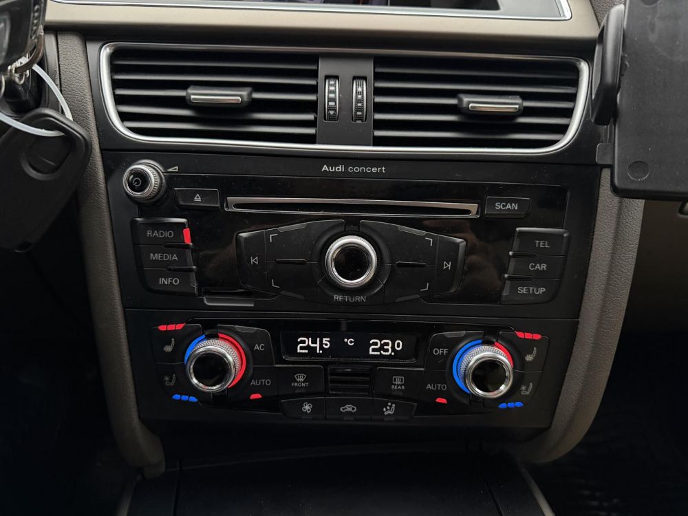 AUDI A4 2.0 TDI multitronic Magyarországi Napfénytető Xenon Üléshűtés PDC Téli-nyári kerék!