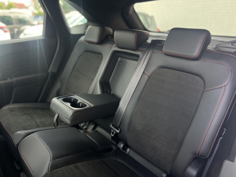 FORD KUGA 2.5 FHEV ST-Line X CVT 42e km. újszerű állapot