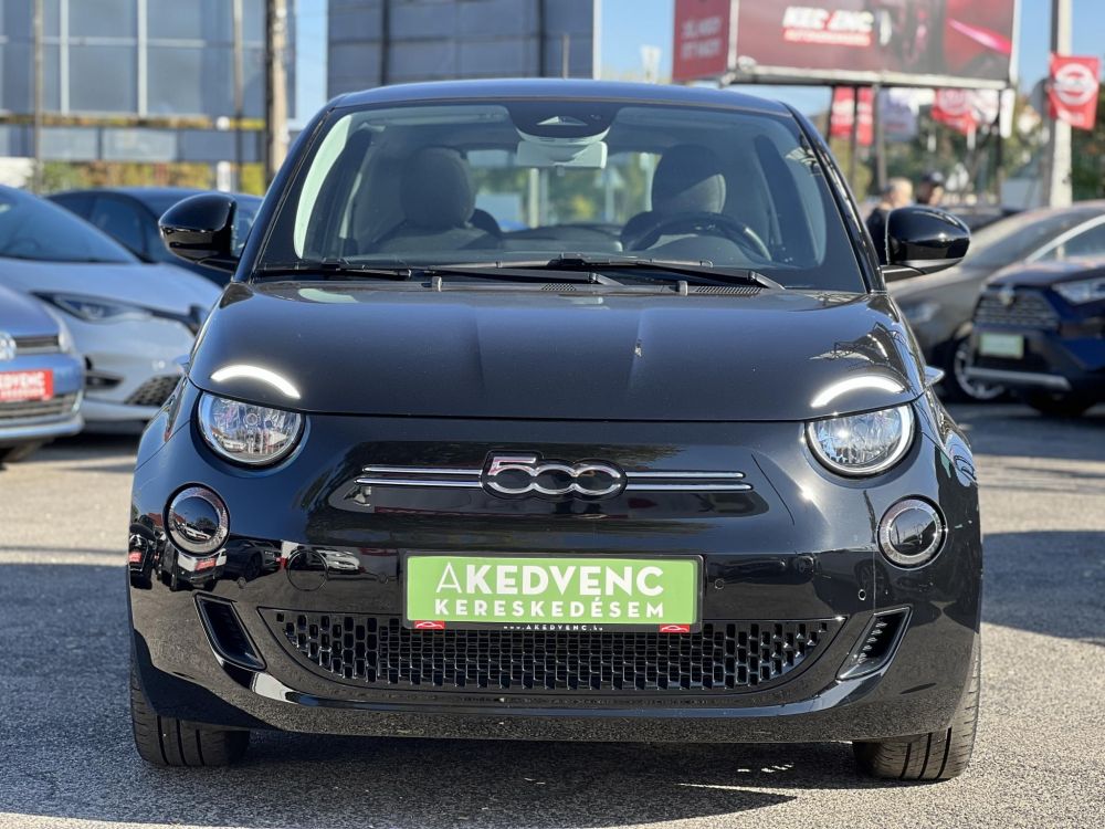 FIAT 500 500e Icon 42kWh (Automata) 28e km. panorámatető. 300 km hatótáv!