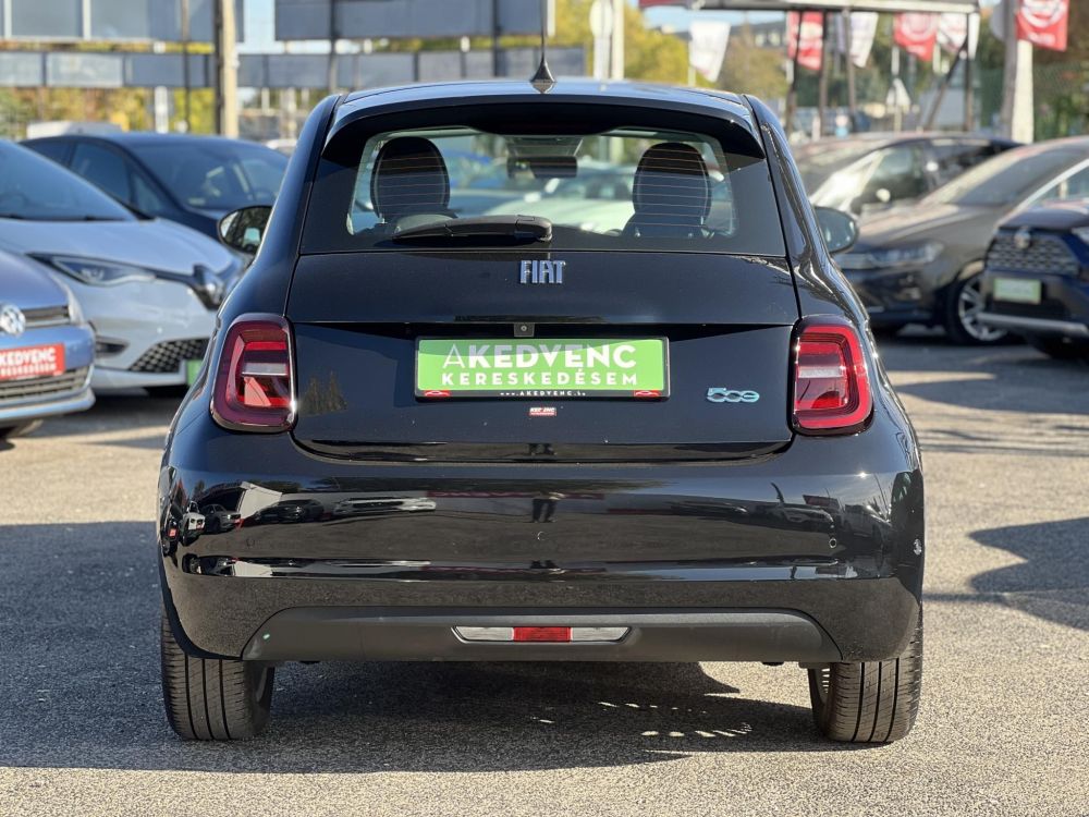 FIAT 500 500e Icon 42kWh (Automata) 28e km. panorámatető. 300 km hatótáv!