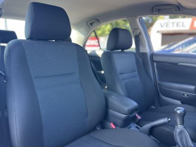TOYOTA AVENSIS 1.8 Sol 133e km. ülésfűtés. digitklíma. vonóhorog. 2 gyári kulcs!
