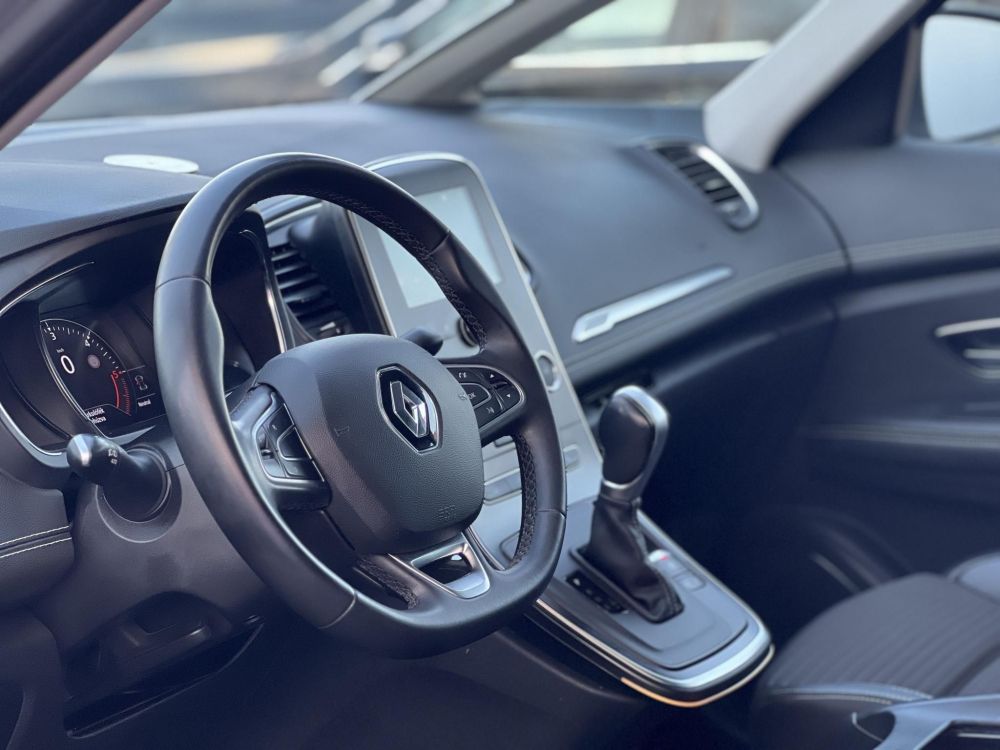 RENAULT SCENIC Grand Scénic 1.7 Blue dCi Intens EDC (7 személyes ) Automata. CarPlay